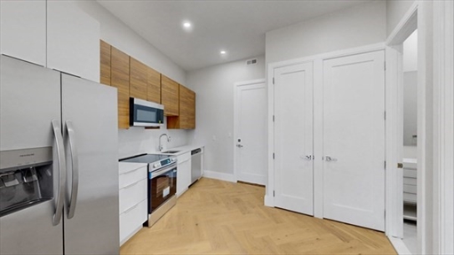 1 Jackson St, Apt 202