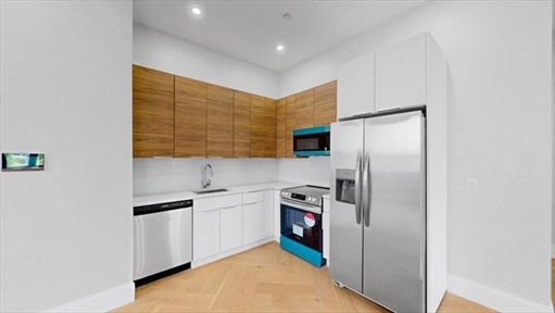 1 Jackson St, Apt 204