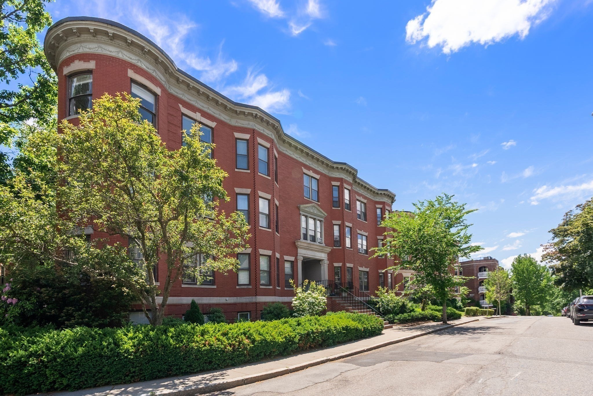 16 Garrison Rd Unit 8, Brookline, MA 02445