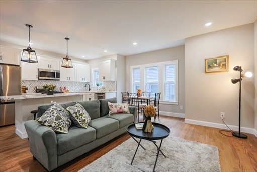 11 Watson St, Apt 1