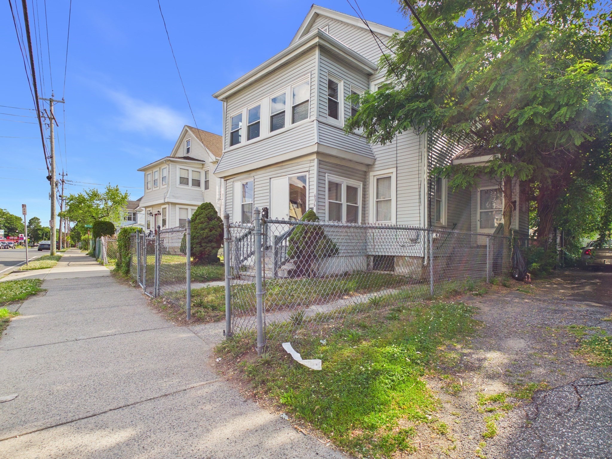 634 Dickinson St, Springfield, MA 01108