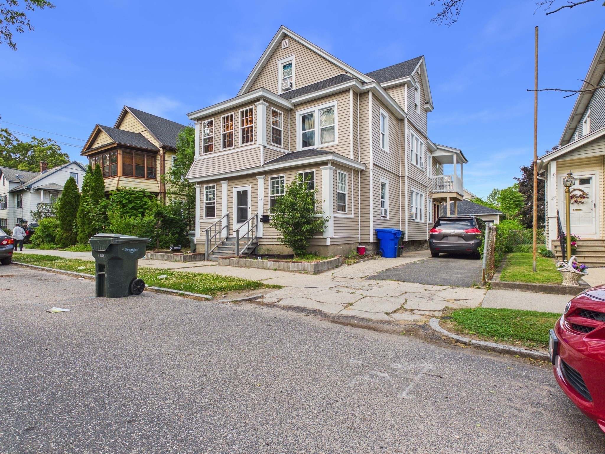 21 Draper St, Springfield, MA 01108