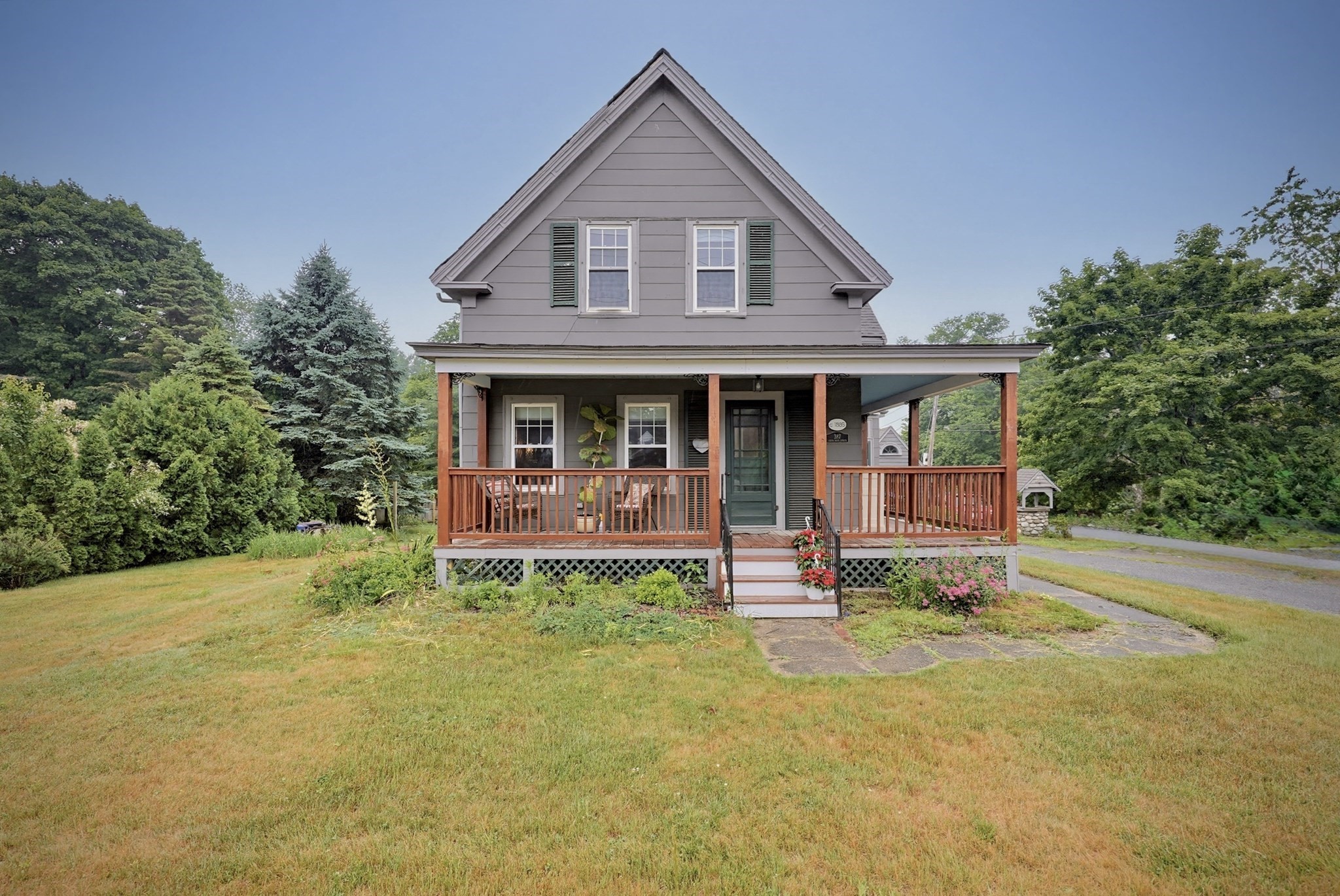 387 S Main St, Hopedale, MA 01747