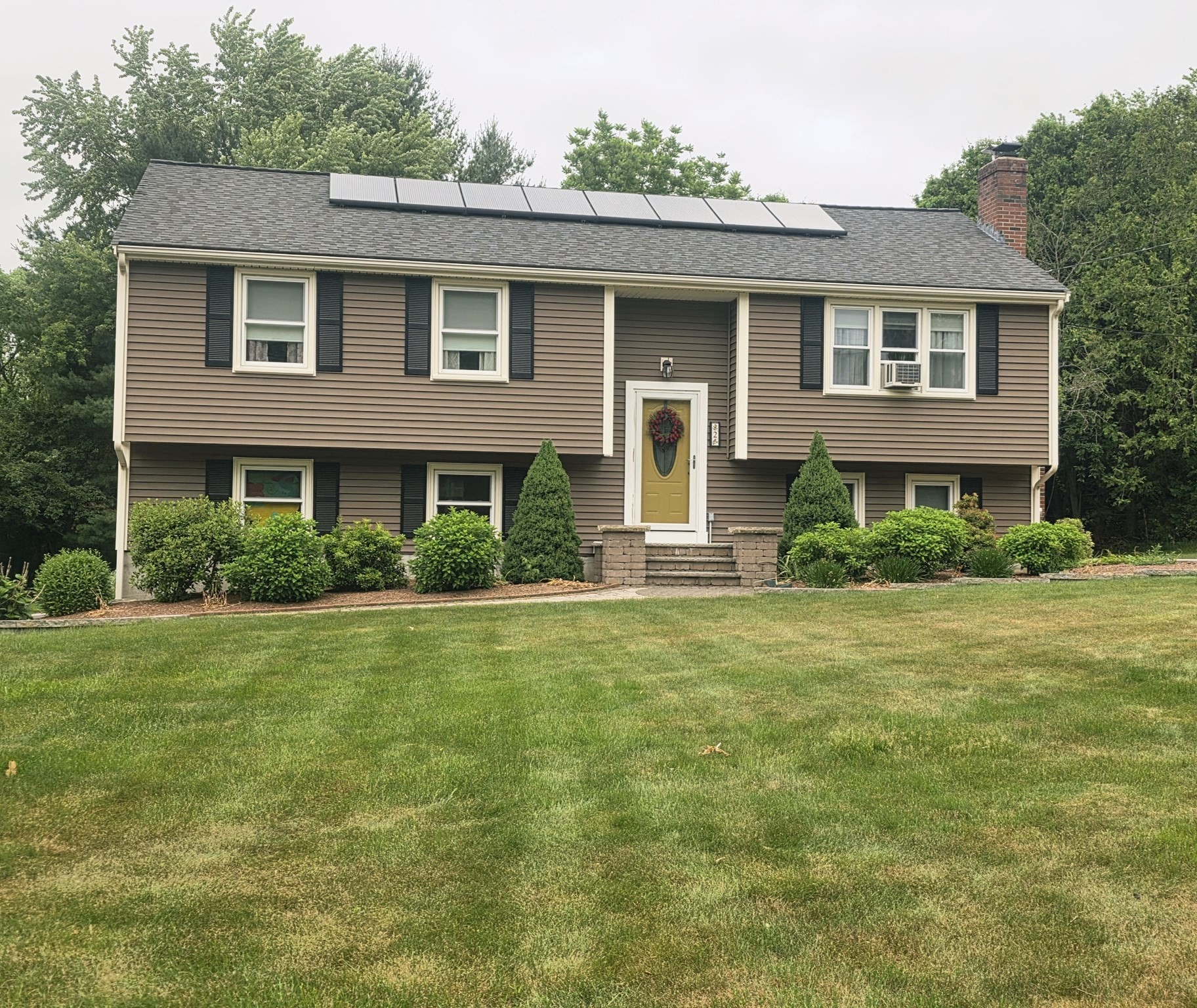 2 Anchorage Rd, Franklin, MA 02038