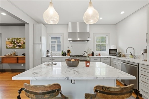 32 Tremont St, Apt 1