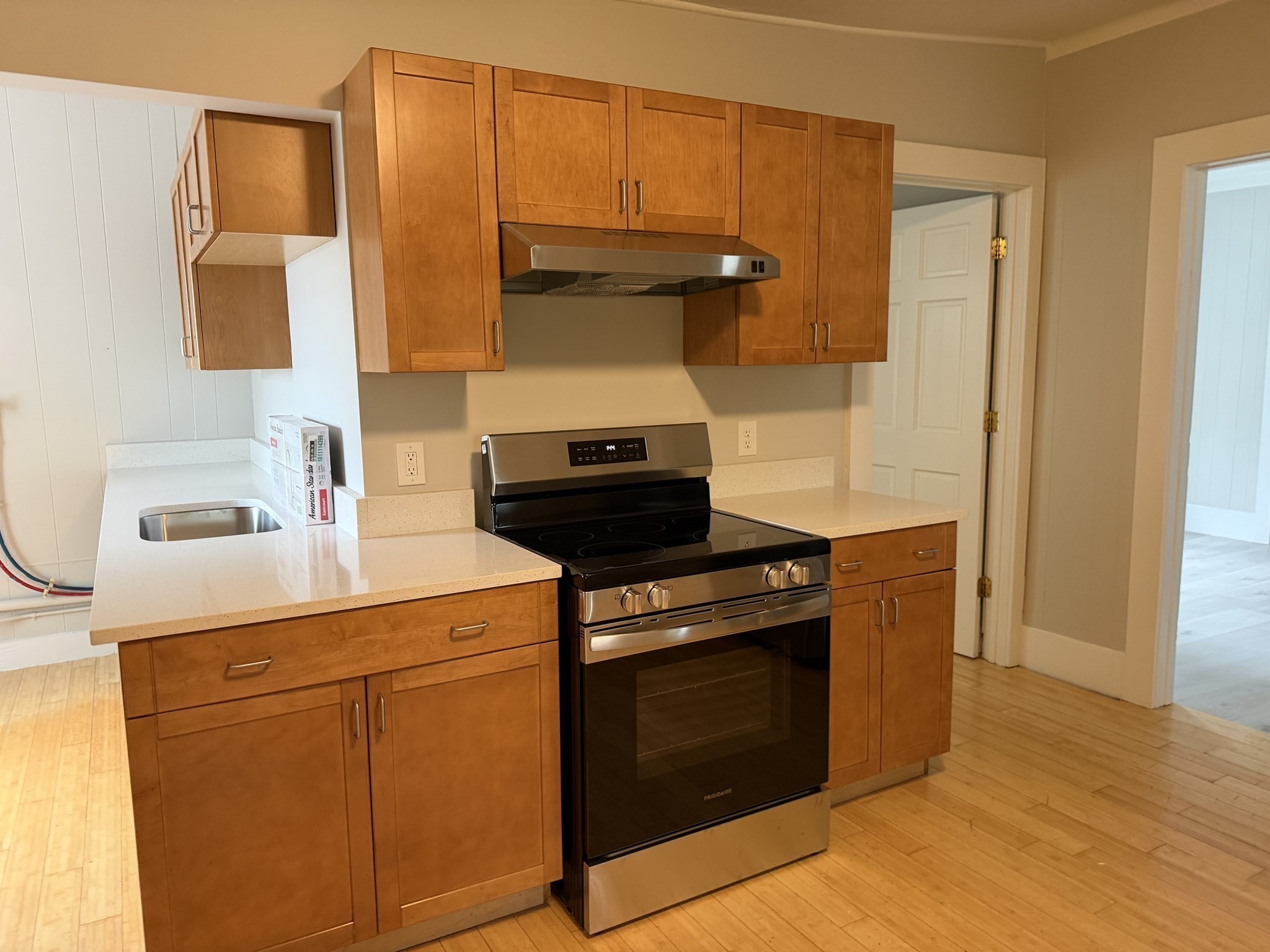 37 Oak Ave, Worcester, MA 01605