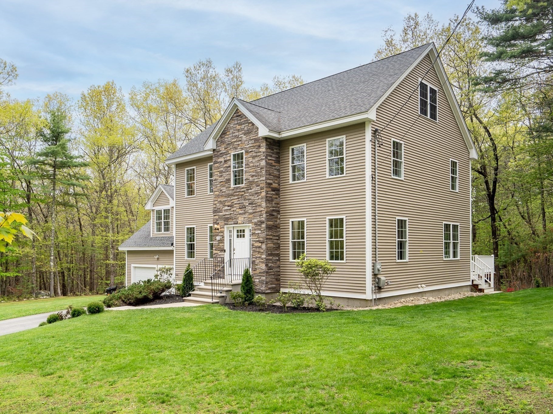 12 Cowdry Hill Rd, Westford, MA 01886