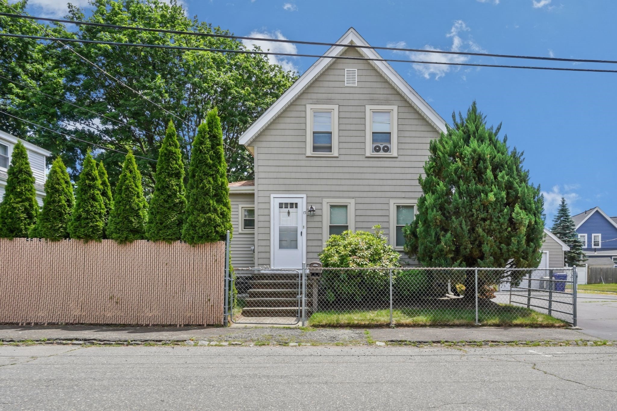 13 Waverly St, Taunton, MA 02780