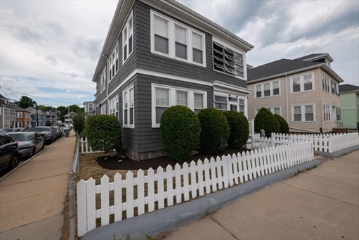 590 Gallivan Blvd