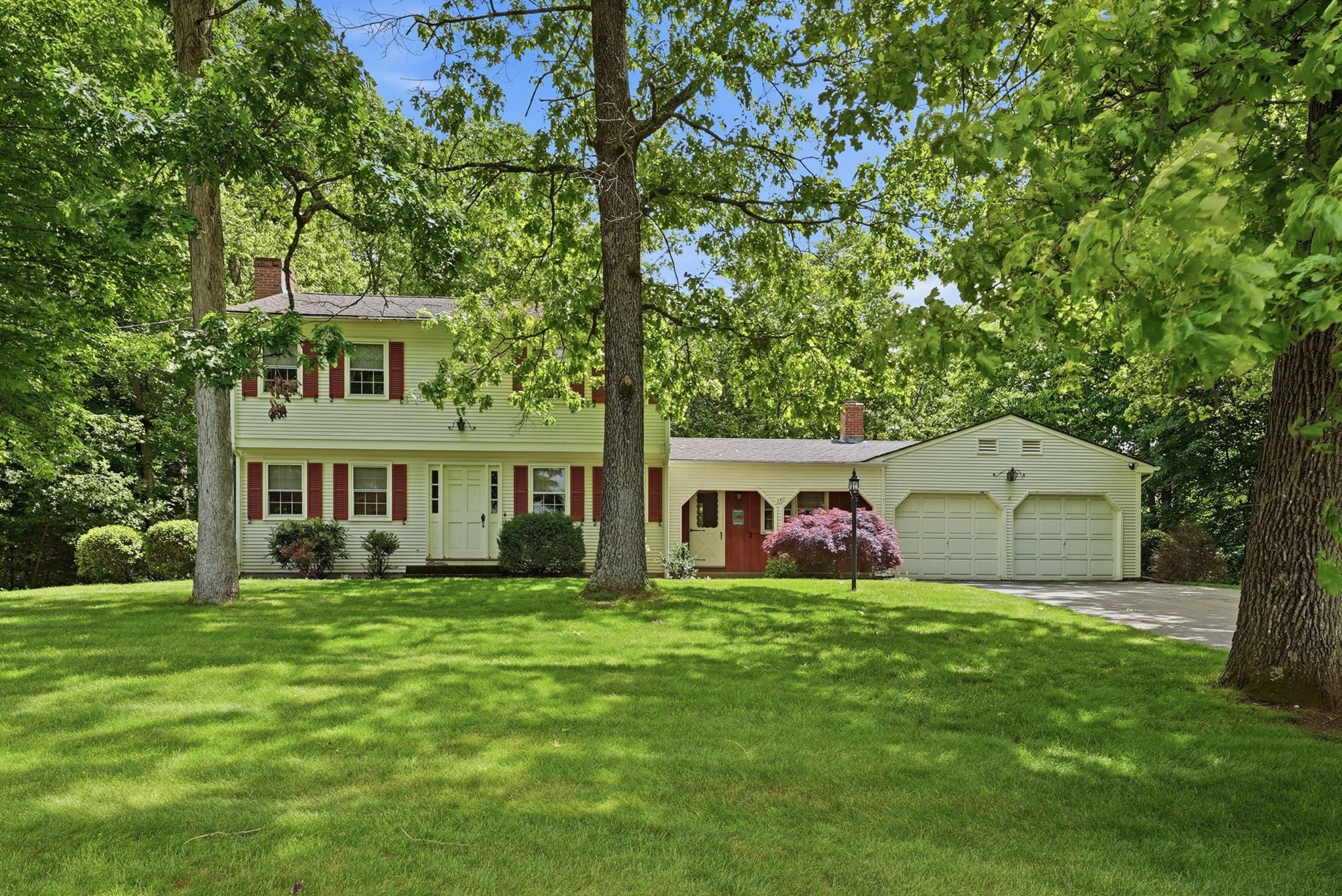 17 Raymond Dr, Wilbraham, MA 01095