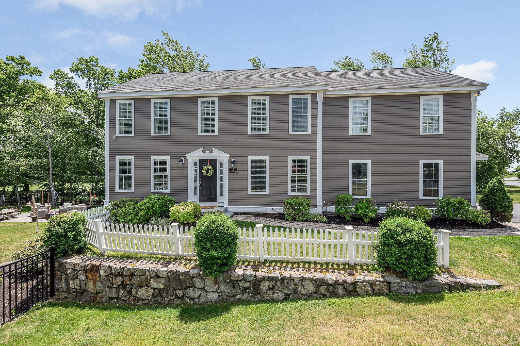 103 Meadow Creek Dr, Dracut, MA 01826