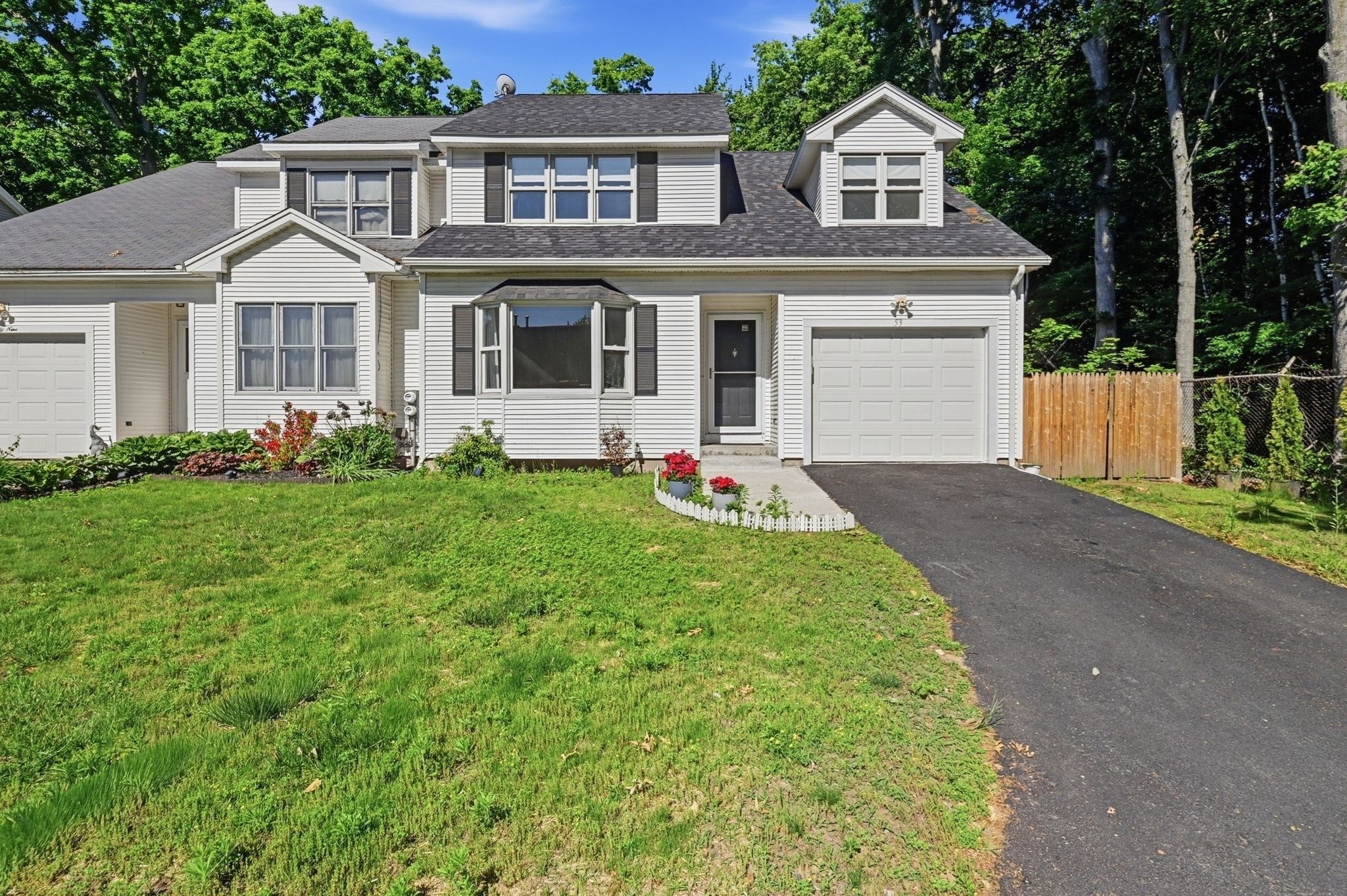 53 Luden St, Springfield, MA 01118