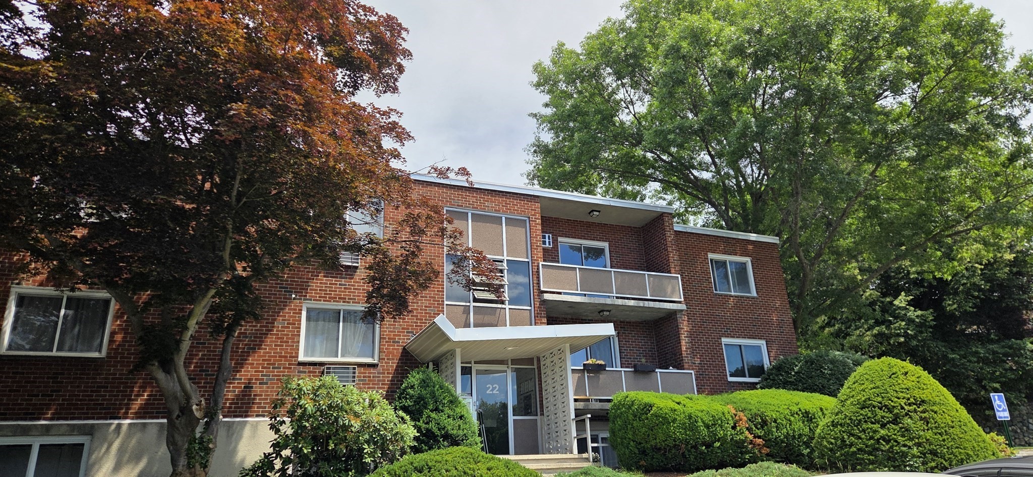 22 Jacqueline Rd Unit F, Waltham, MA 02452