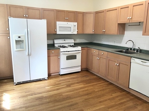 14 Schiller St, Apt 1