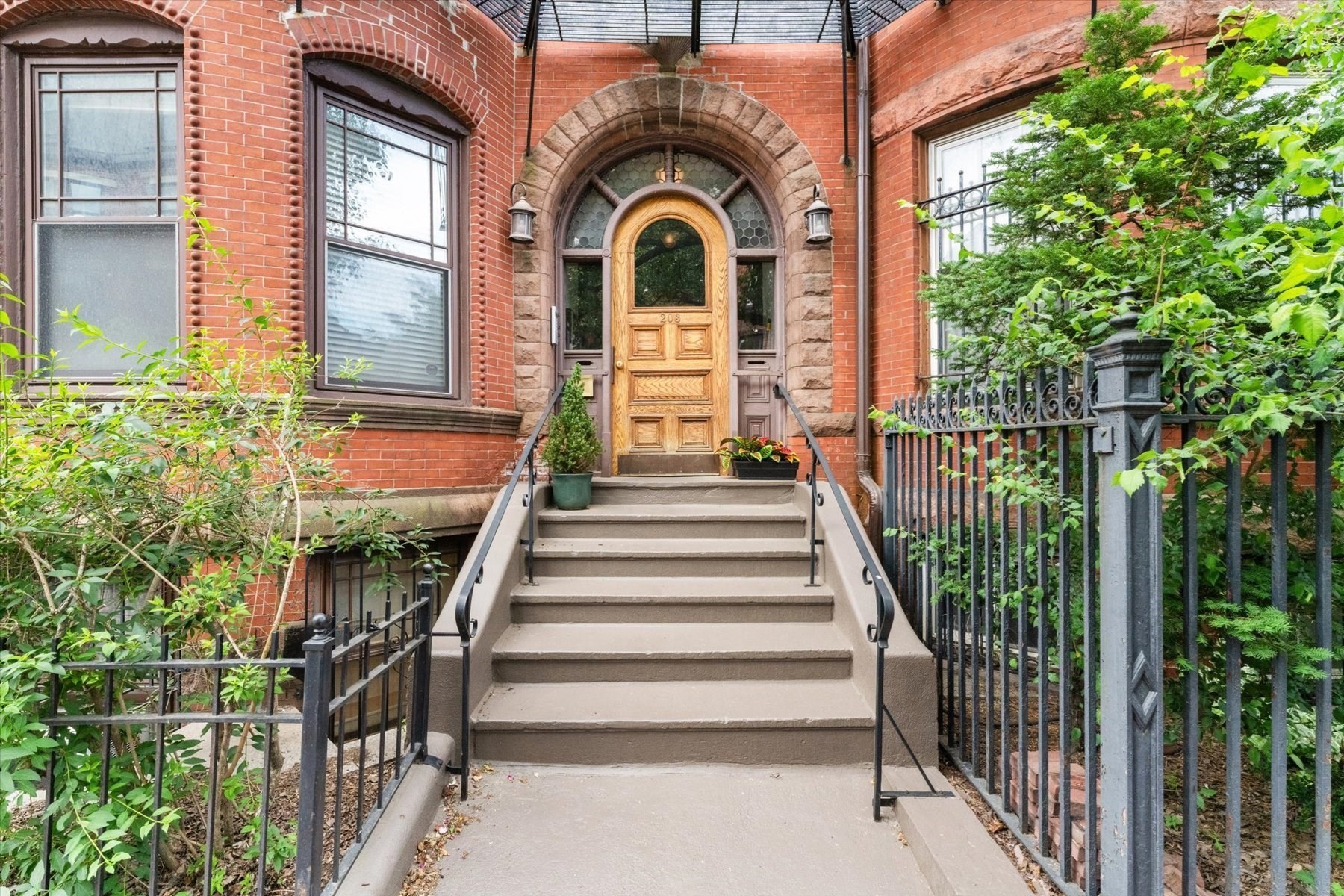 203 Saint Botolph Unit 3, Back Bay, Boston, MA 02115