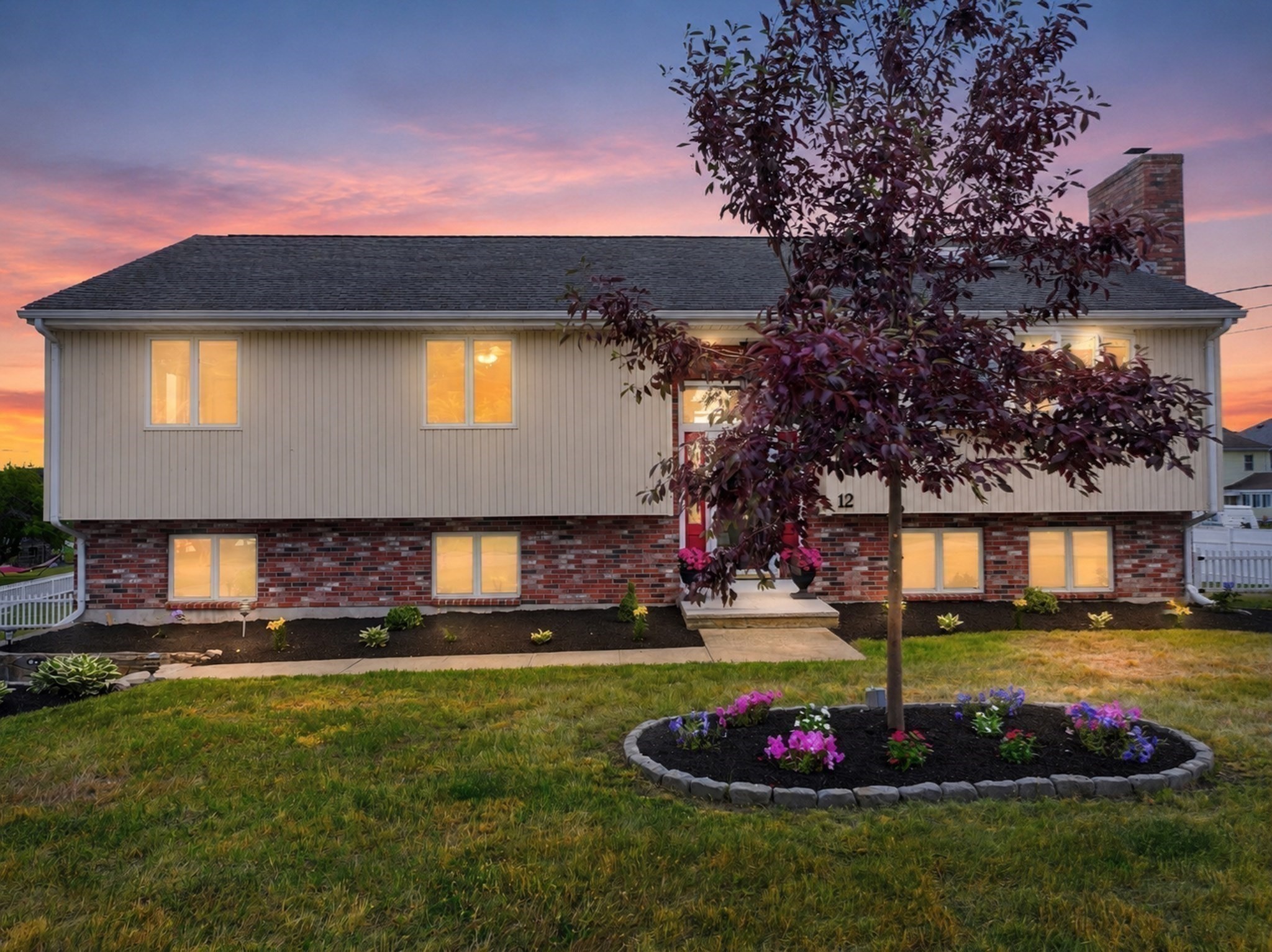12 Lawrence St, Milford, MA 01757