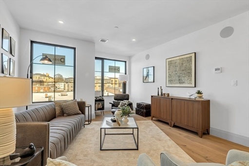 34 OAK Street, Apt 103