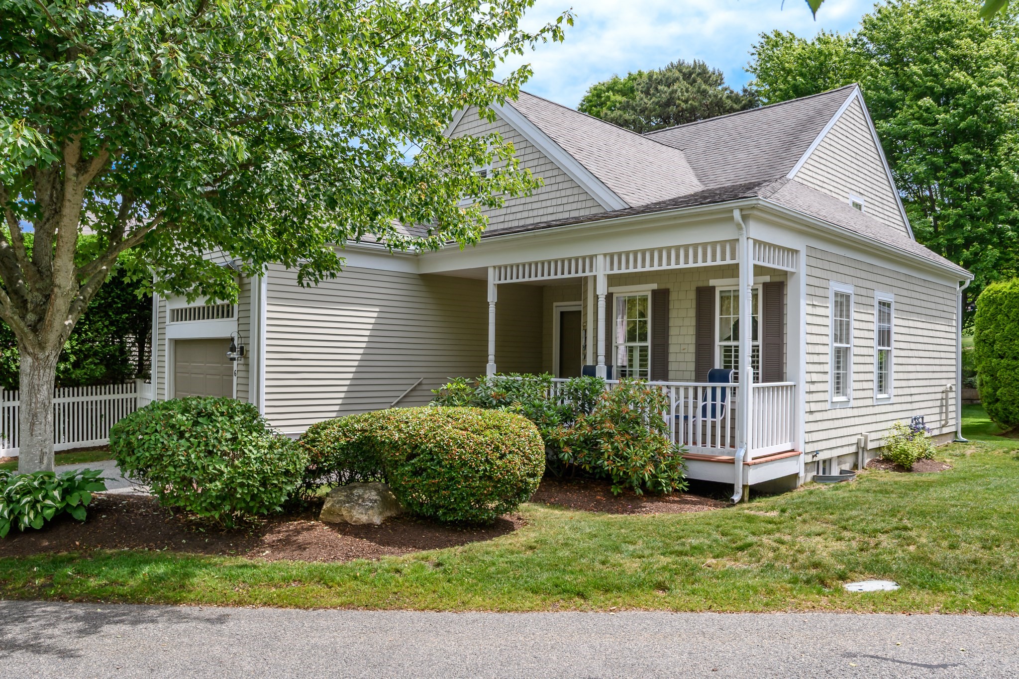 6 Hollyhock Knoll Ct Unit 115, Bourne, MA 02532