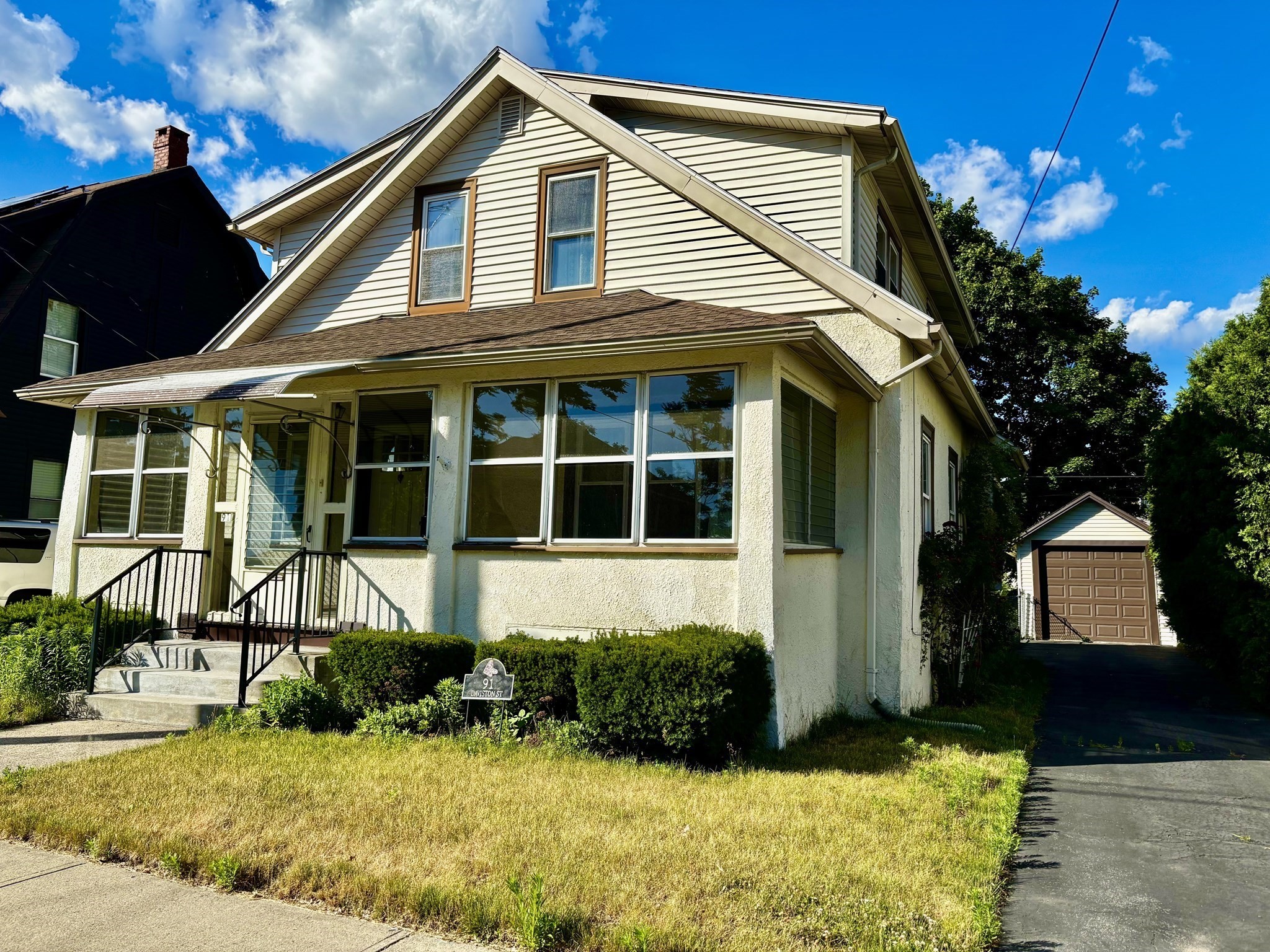 91 Daviston St, Springfield, MA 01108