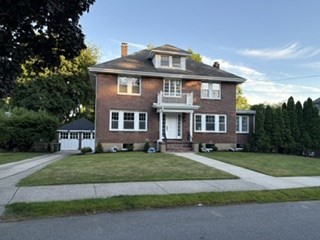 19 Stoneleigh Rd, Watertown, MA 02472