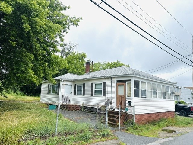 10 Lafayette St, Lowell, MA 01854