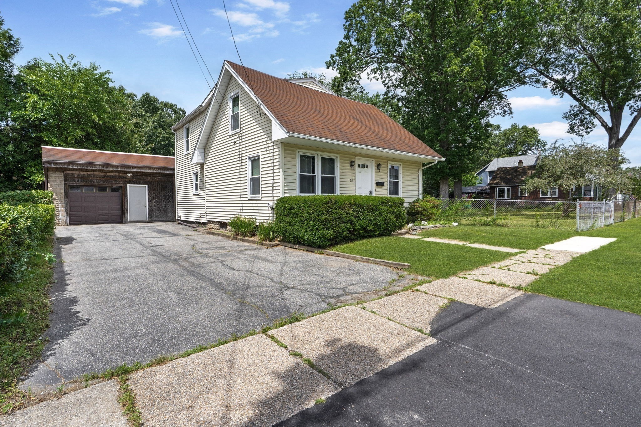 25 Prince Avenue, West Springfield, MA 01089