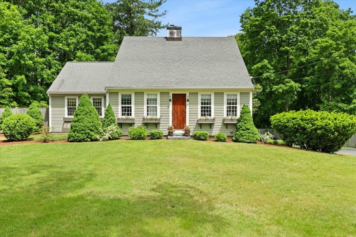 75 Center St, Pembroke, MA 02359