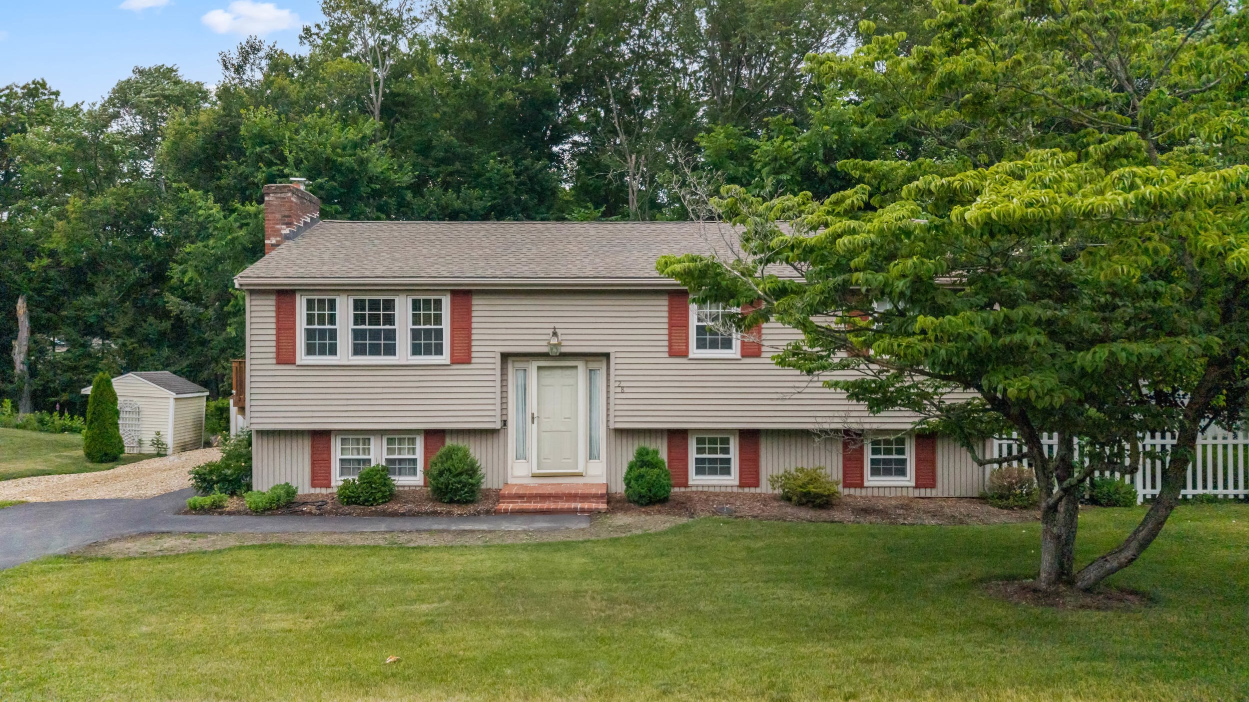 28 Ladyslipper Dr, Shrewsbury, MA 01545