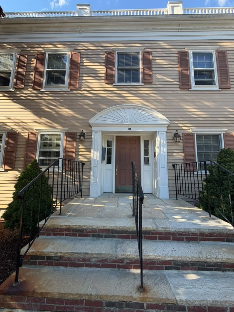 18 Weatherly Dr Unit 4, Salem, MA 01970