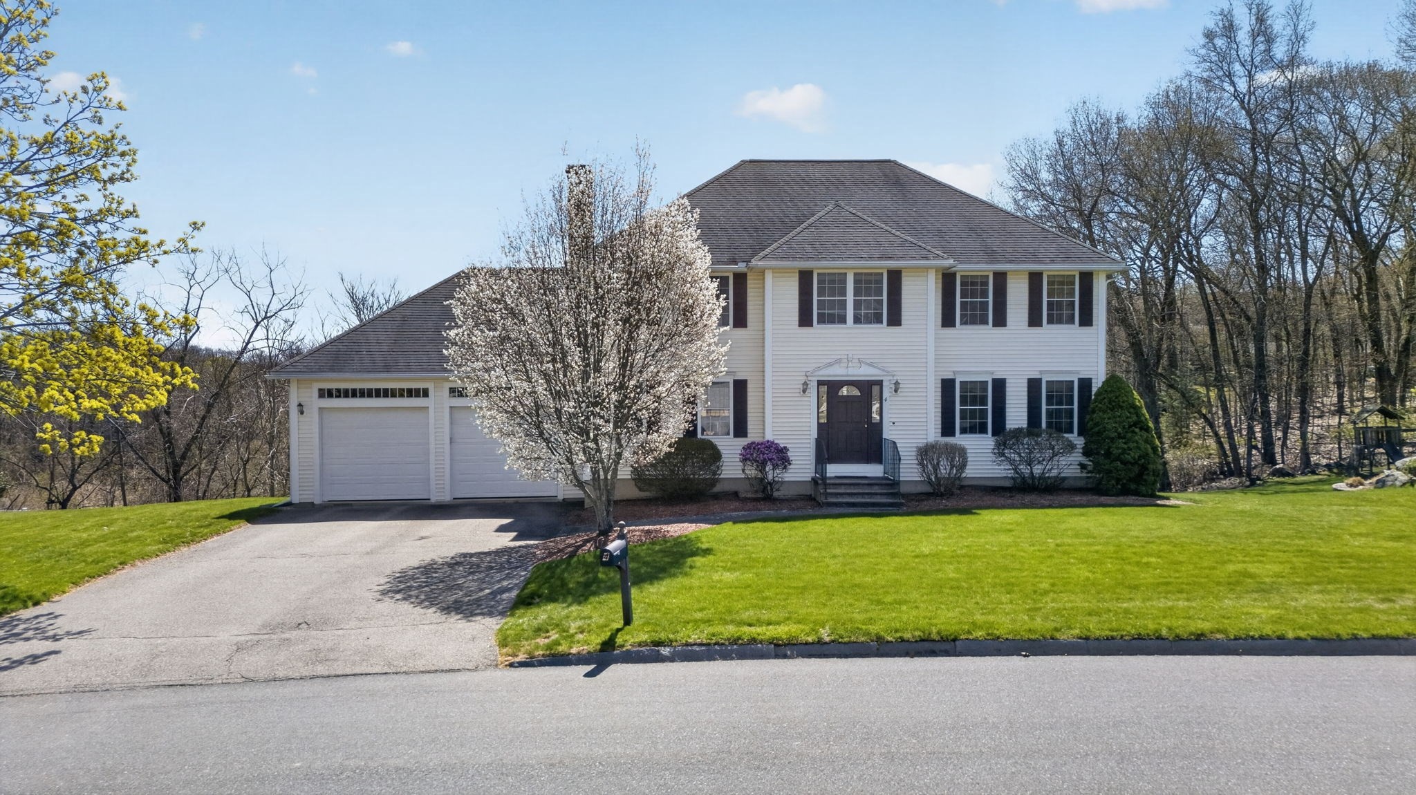 4 Lt Litchfield, Burlington, MA 01803