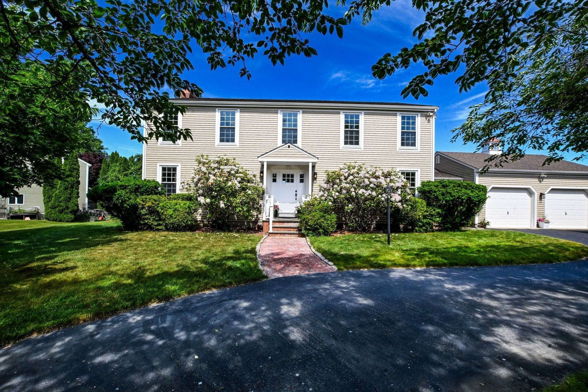 18 Stratford Dr, Dartmouth, MA 02747