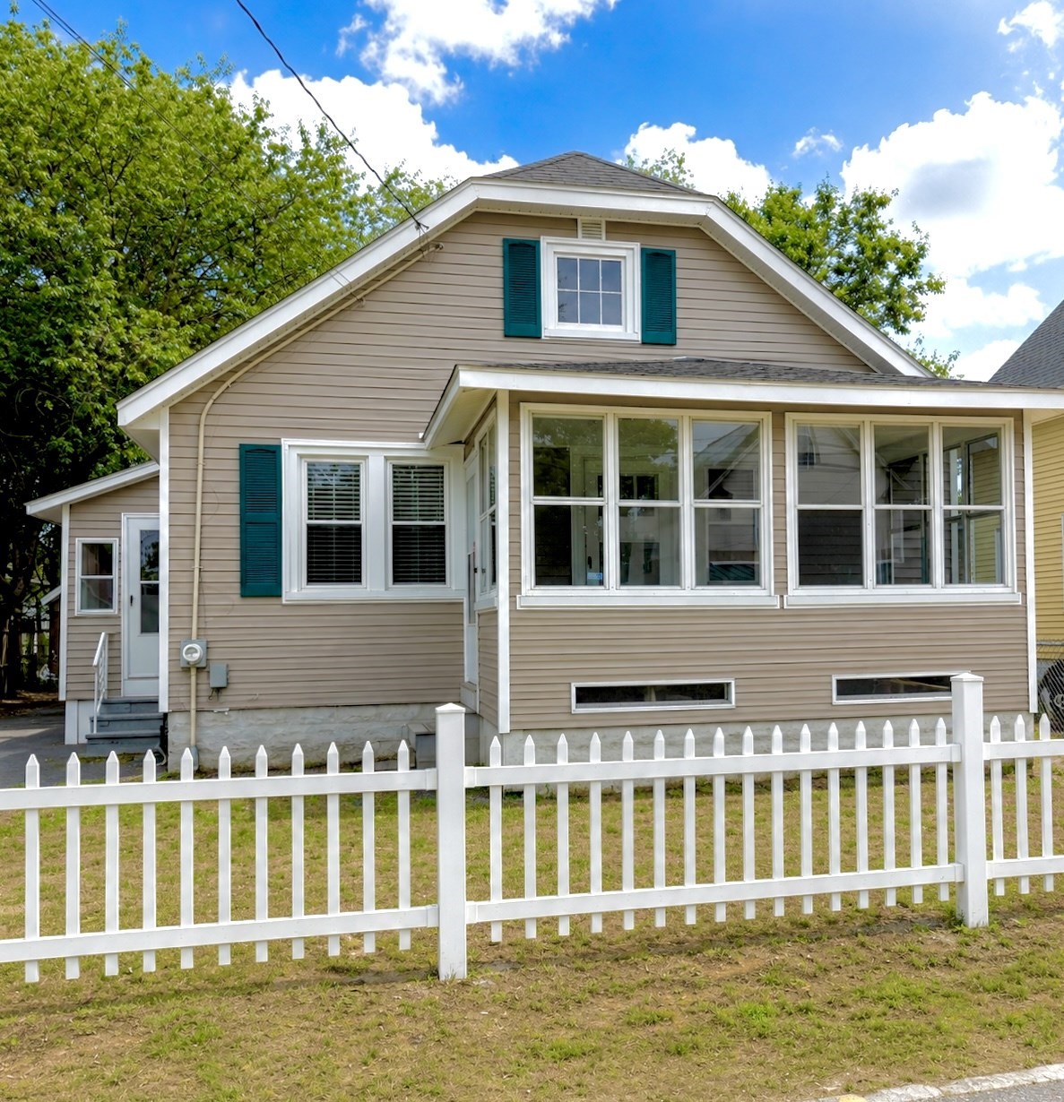 65 Fargo St, Springfield, MA 01119