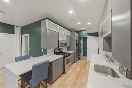 186 Paris St, Apt 1