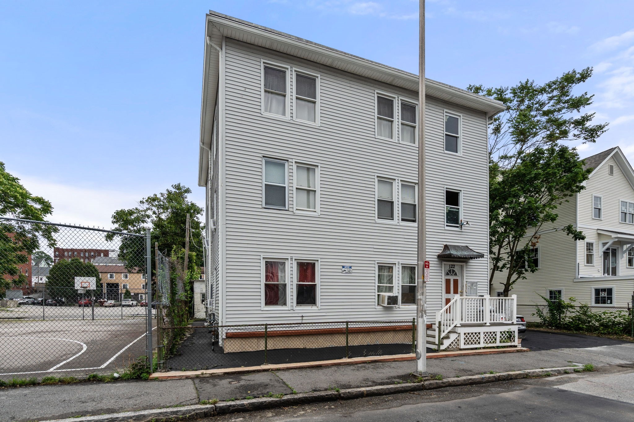 122 Piedmont St, Worcester, MA 01609