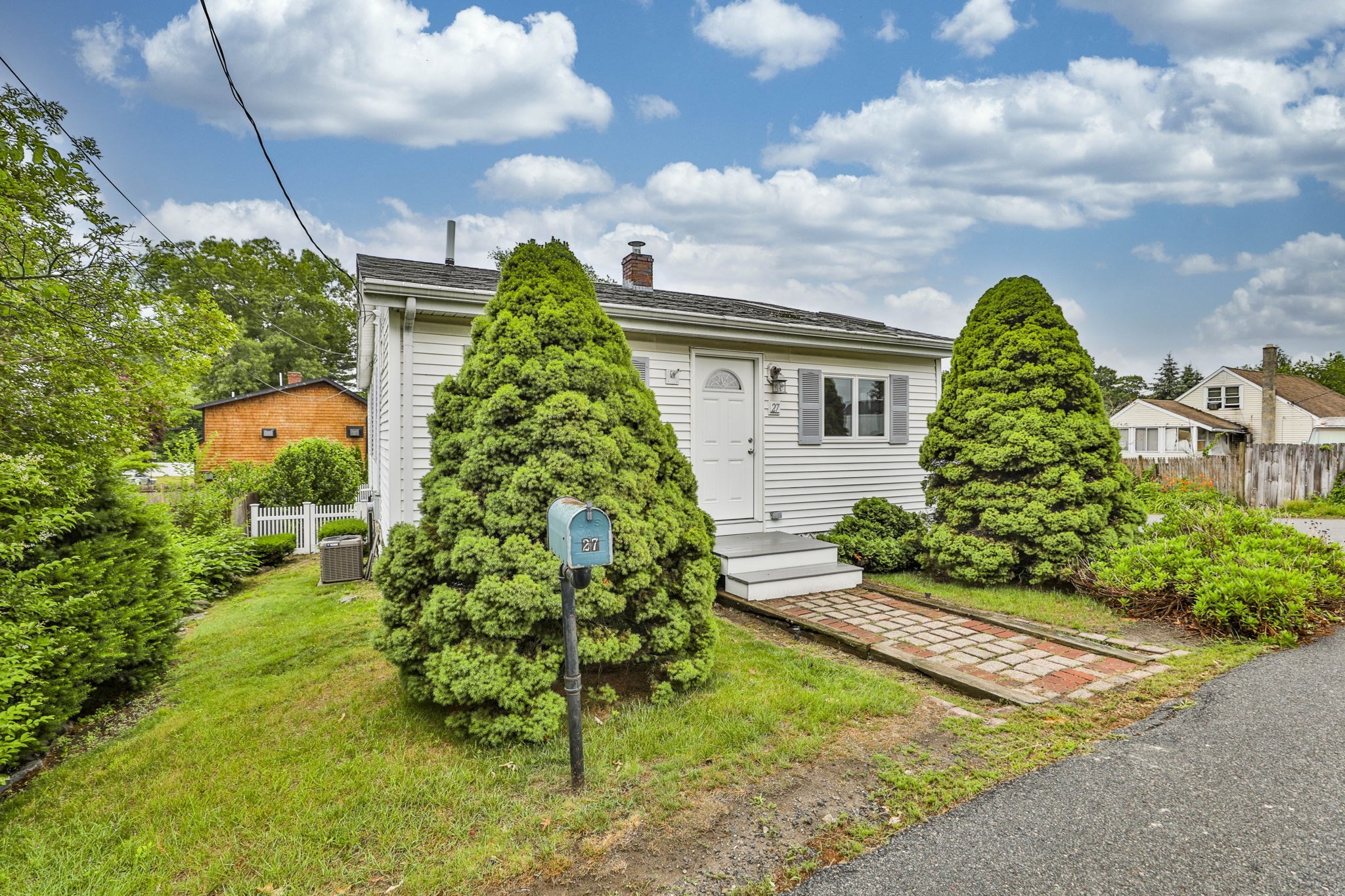 27 Magnolia St, Saugus, MA 01906