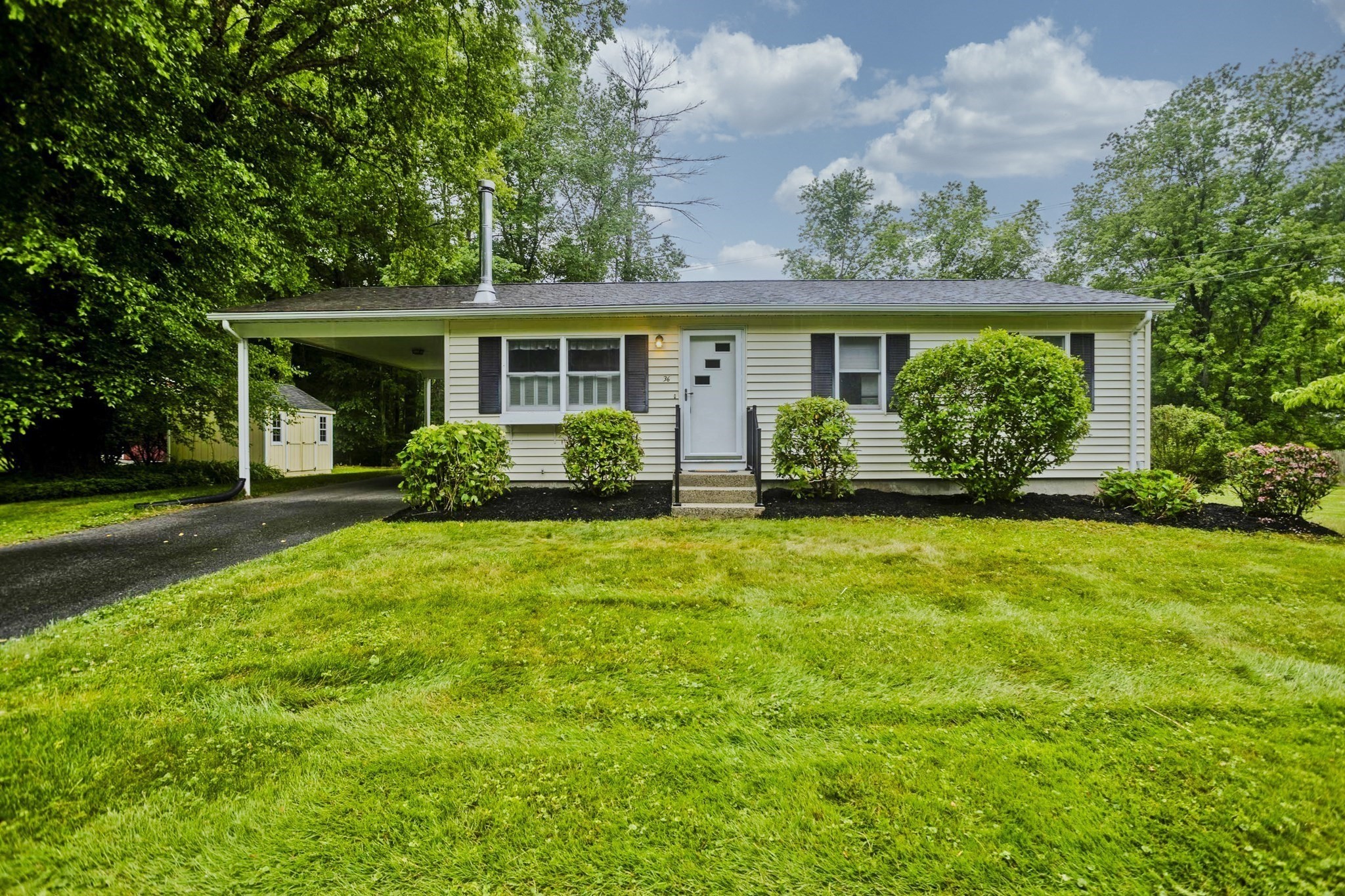36 Brookwood Dr, Northampton, MA 01062