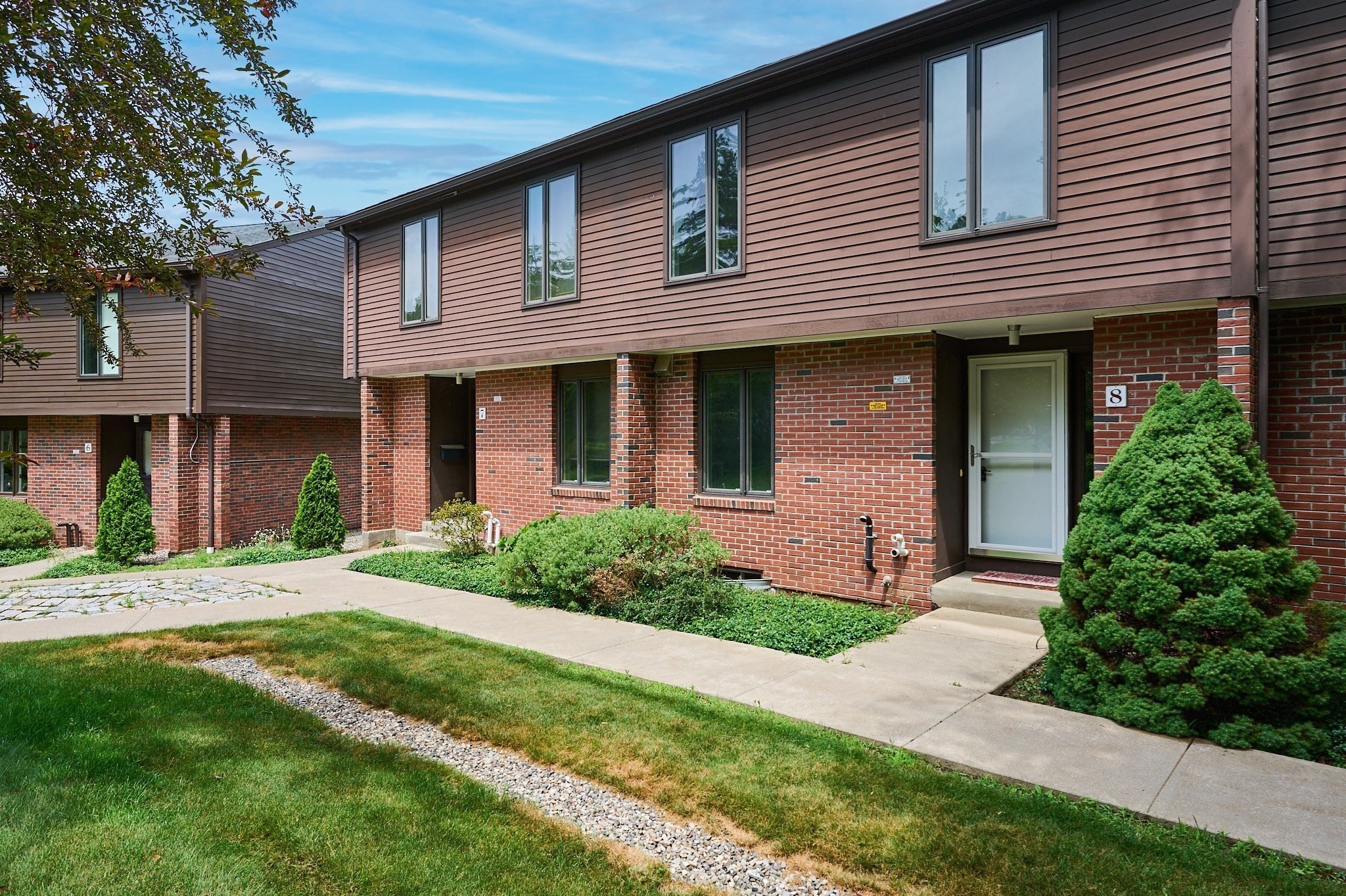 8 Emerson Ct Unit 8, Amherst, MA 01002