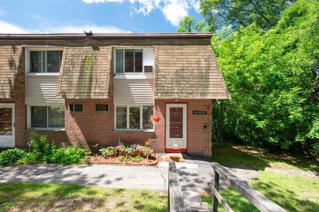 650 Robbins Ave Unit 39, Dracut, MA 01826