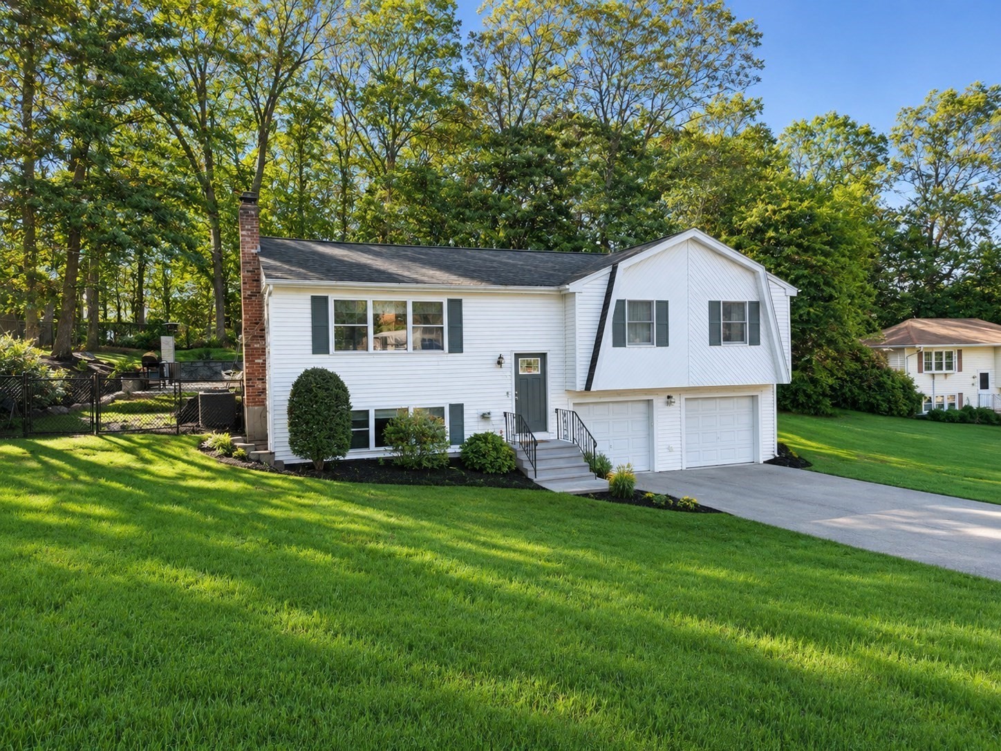 10 Kosmas St, Marlborough, MA 01752