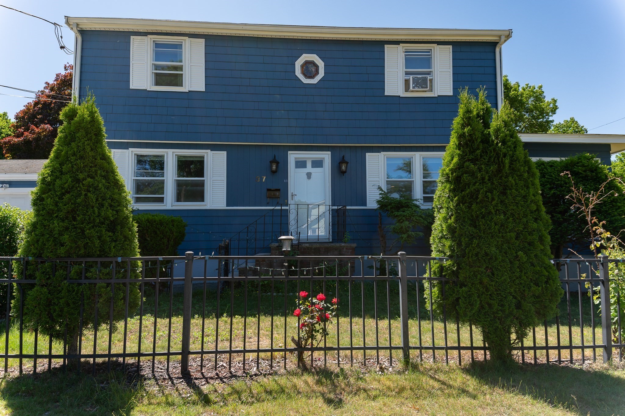 37 Maple Ave, Woburn, MA 01801