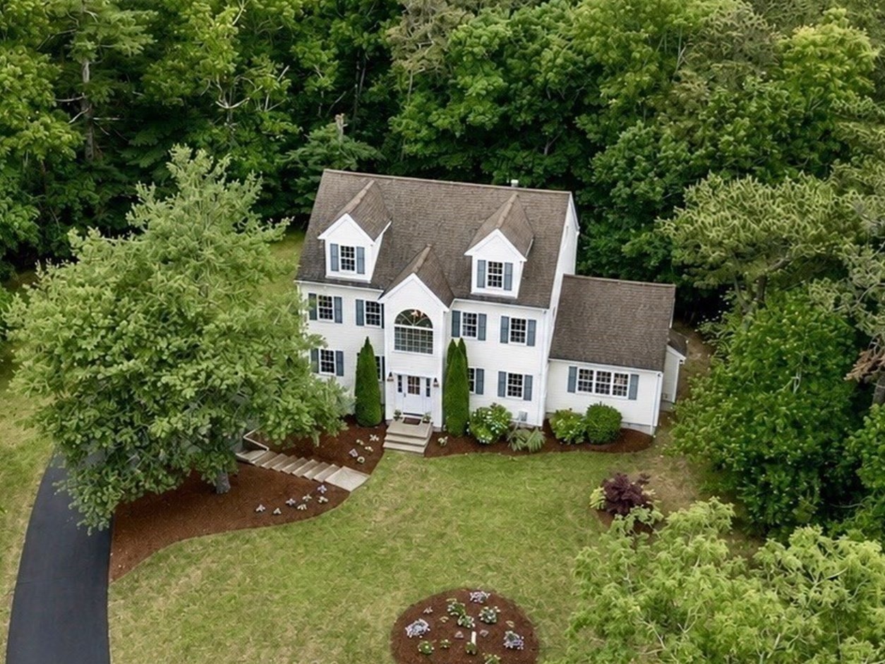 22 Edgewater Dr, Plymouth, MA 02360