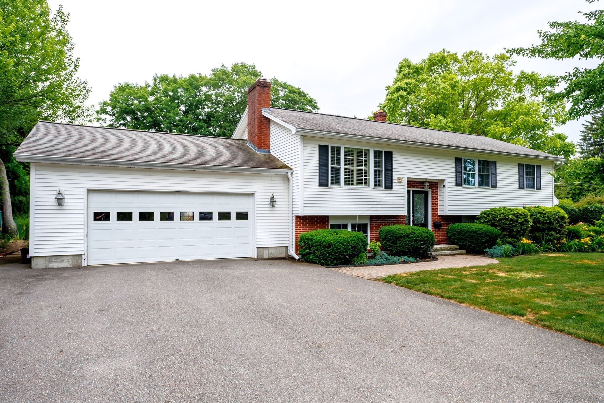 9 Crystal Ave, Leominster, MA 01453