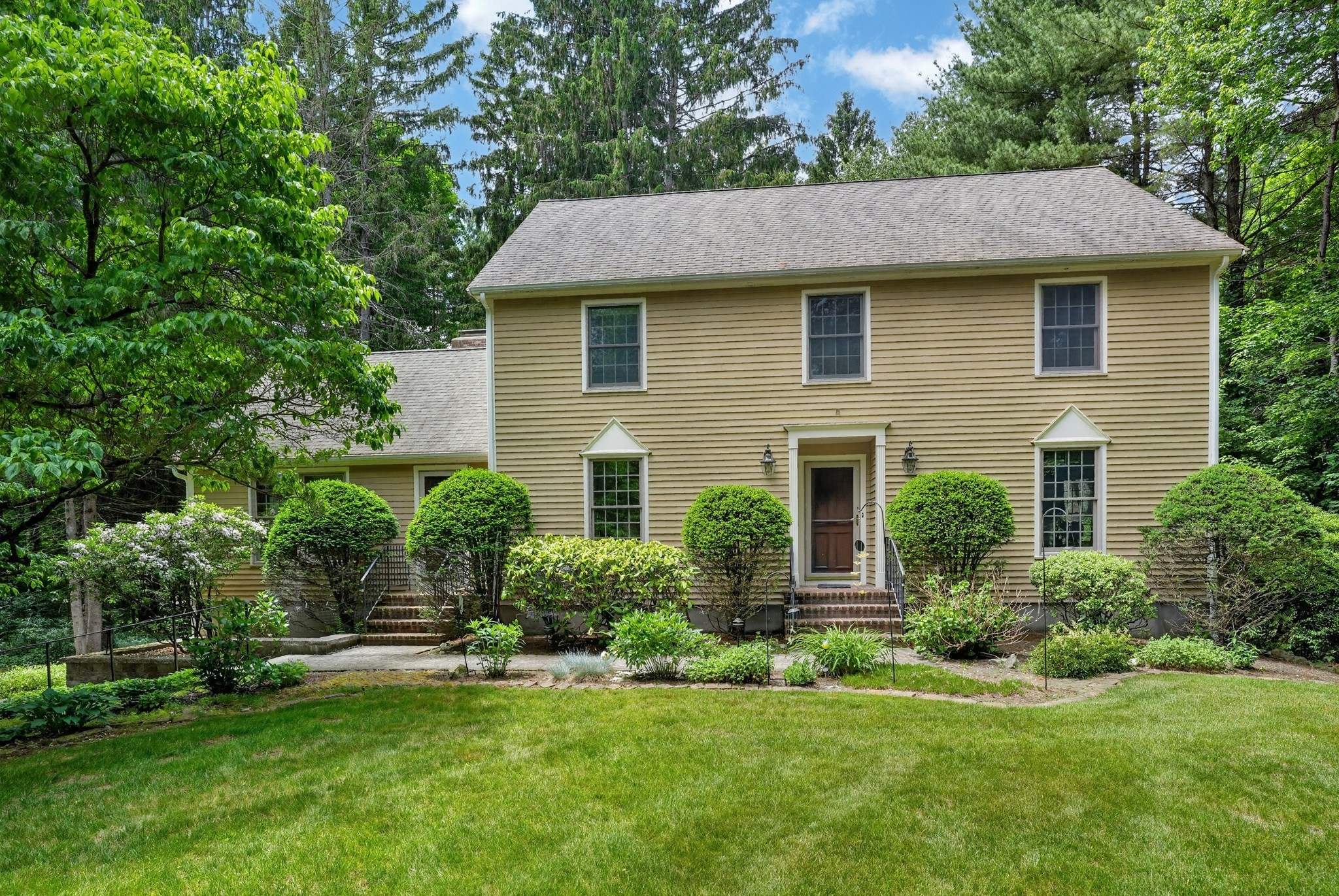 17 Maplewood  Road, Medfield, MA 02052