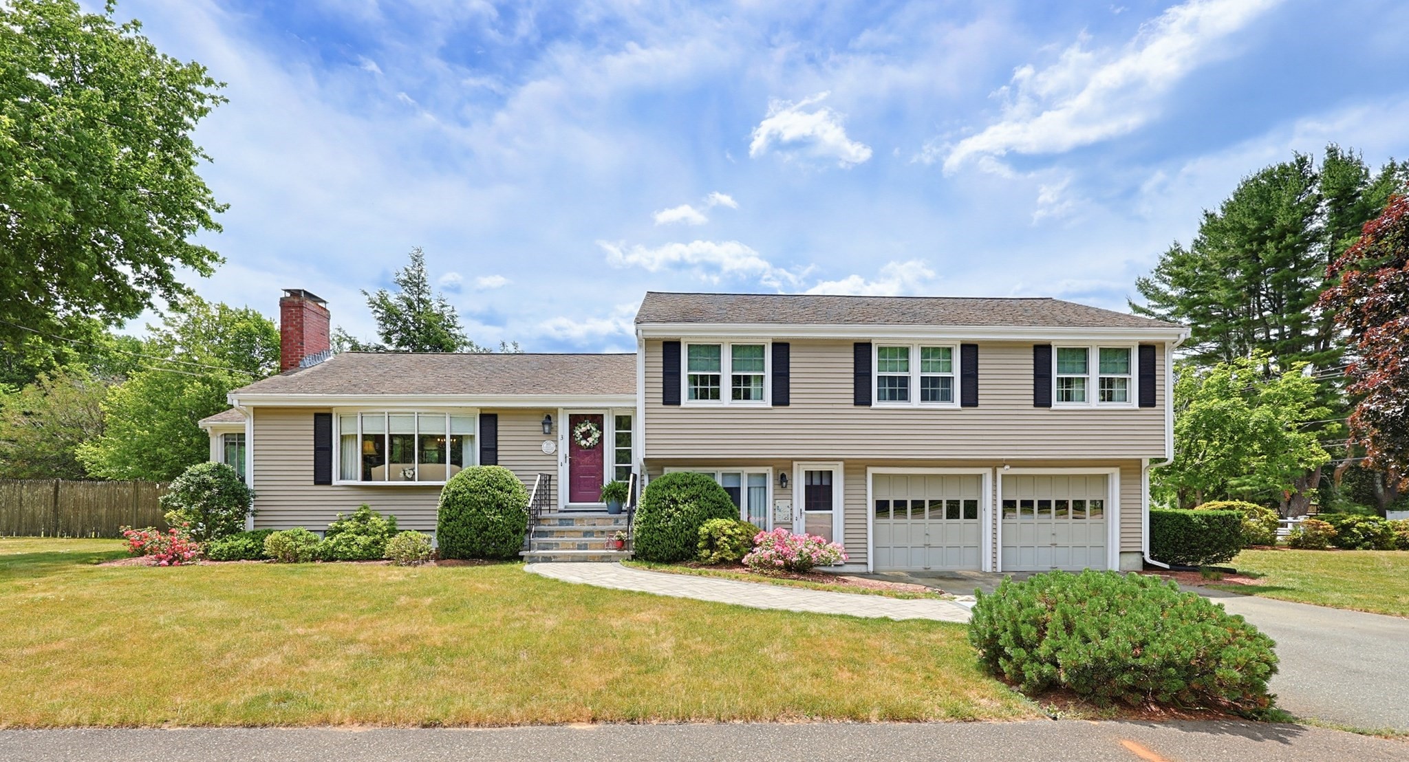 3 Suffolk Dr, Norwood, MA 02062