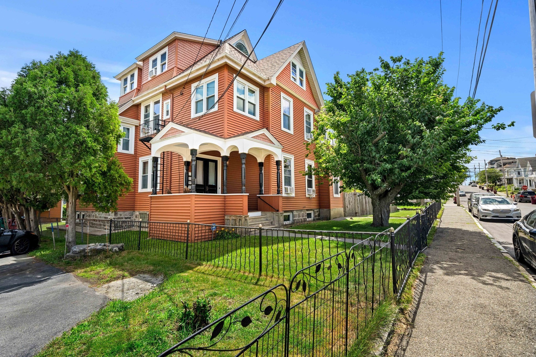 52 Mount Washington St, Lowell, MA 01854