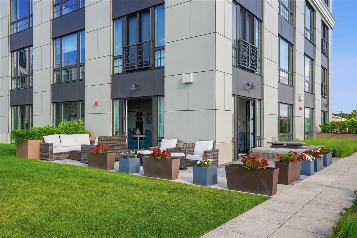 10 Shipyard Dr Unit 212, Hingham, MA 02043