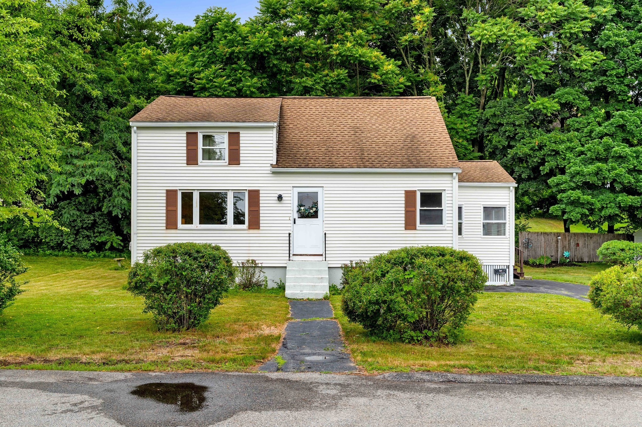 2 Douglas Ter, Lowell, MA 01852