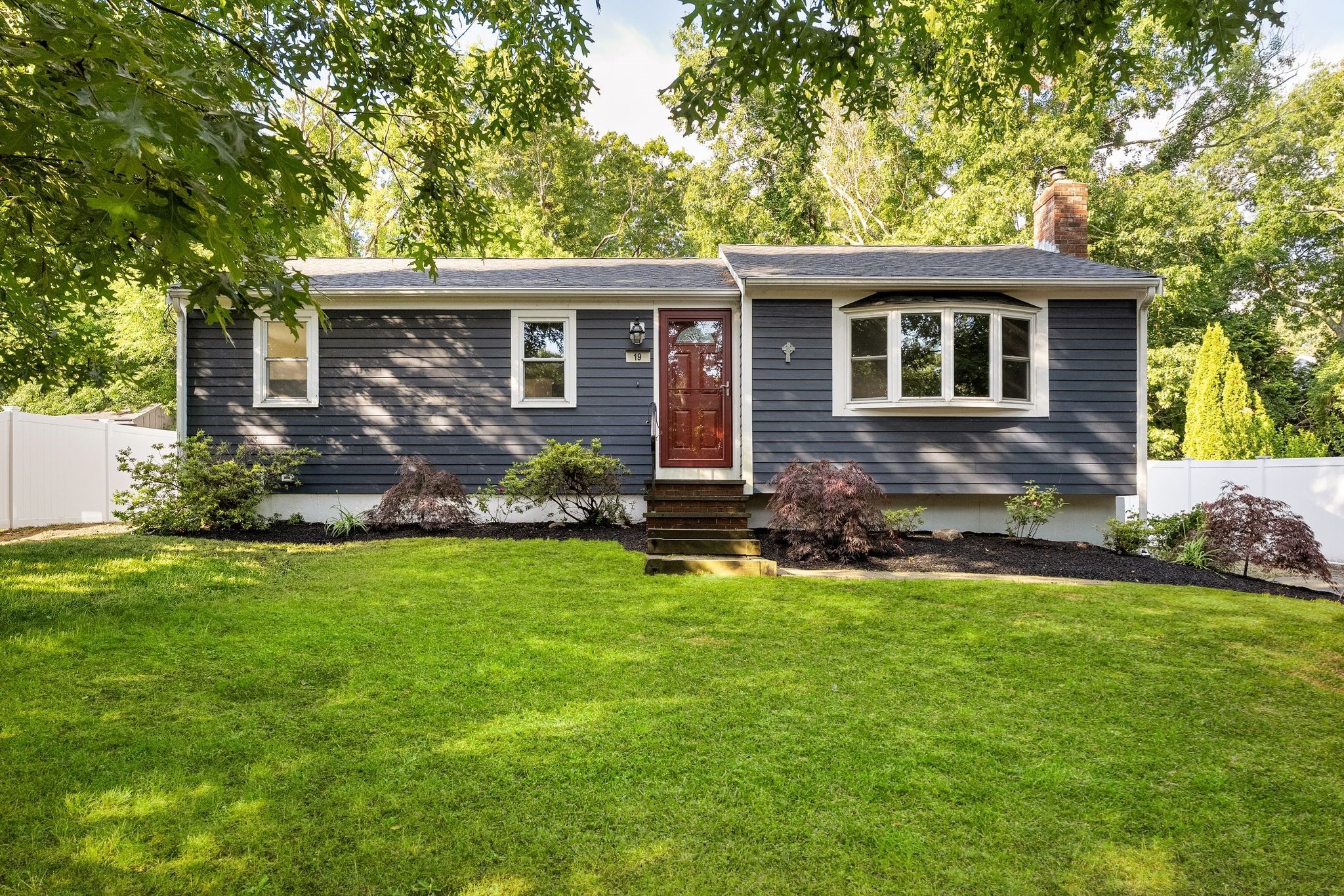 19 Arboretum Rd, Plymouth, MA 02360