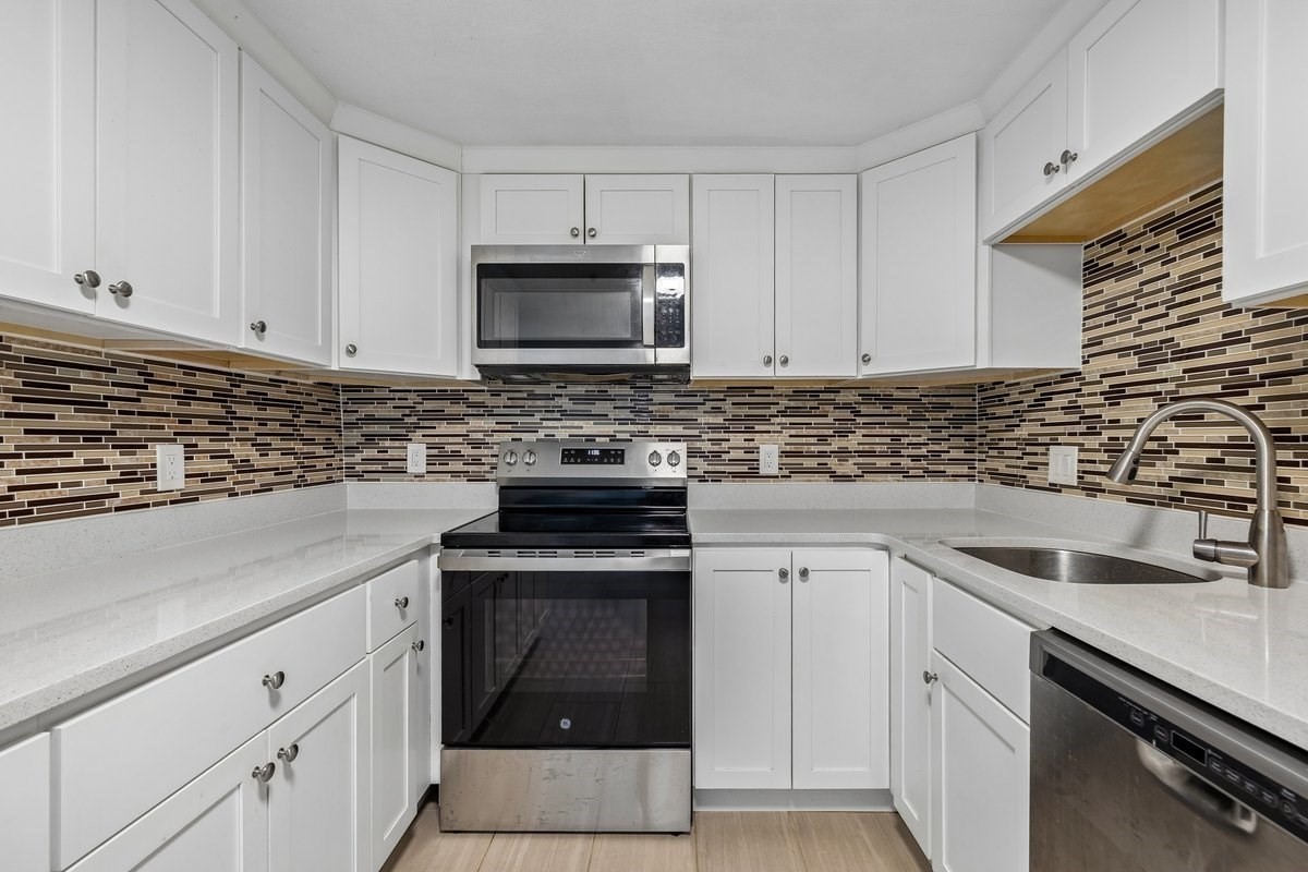 33 Lodgen Ct Unit 2D, Malden, MA 02148