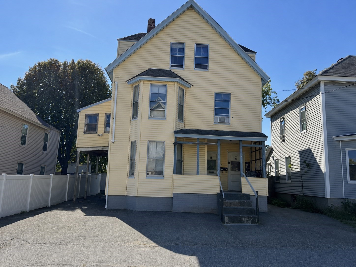 16 Middlesex Park, Lowell, MA 01851